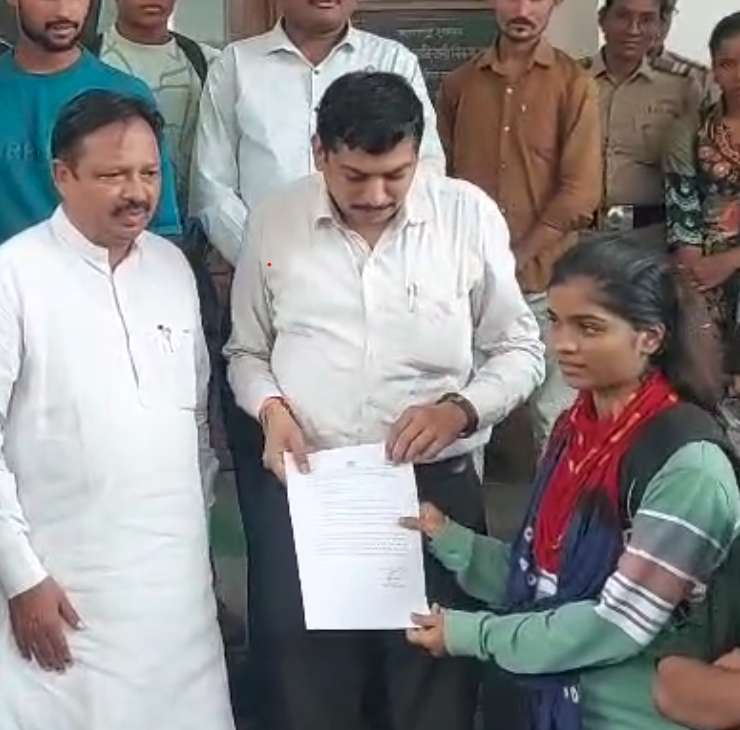 DBT निधीसाठी आदिवासी विद्यार्थ्यांचे आंदोलन तीव्र; खासदार बळवंत वानखडेंचा प्रशासनाला ७ दिवसांचा अल्टीमेटम
