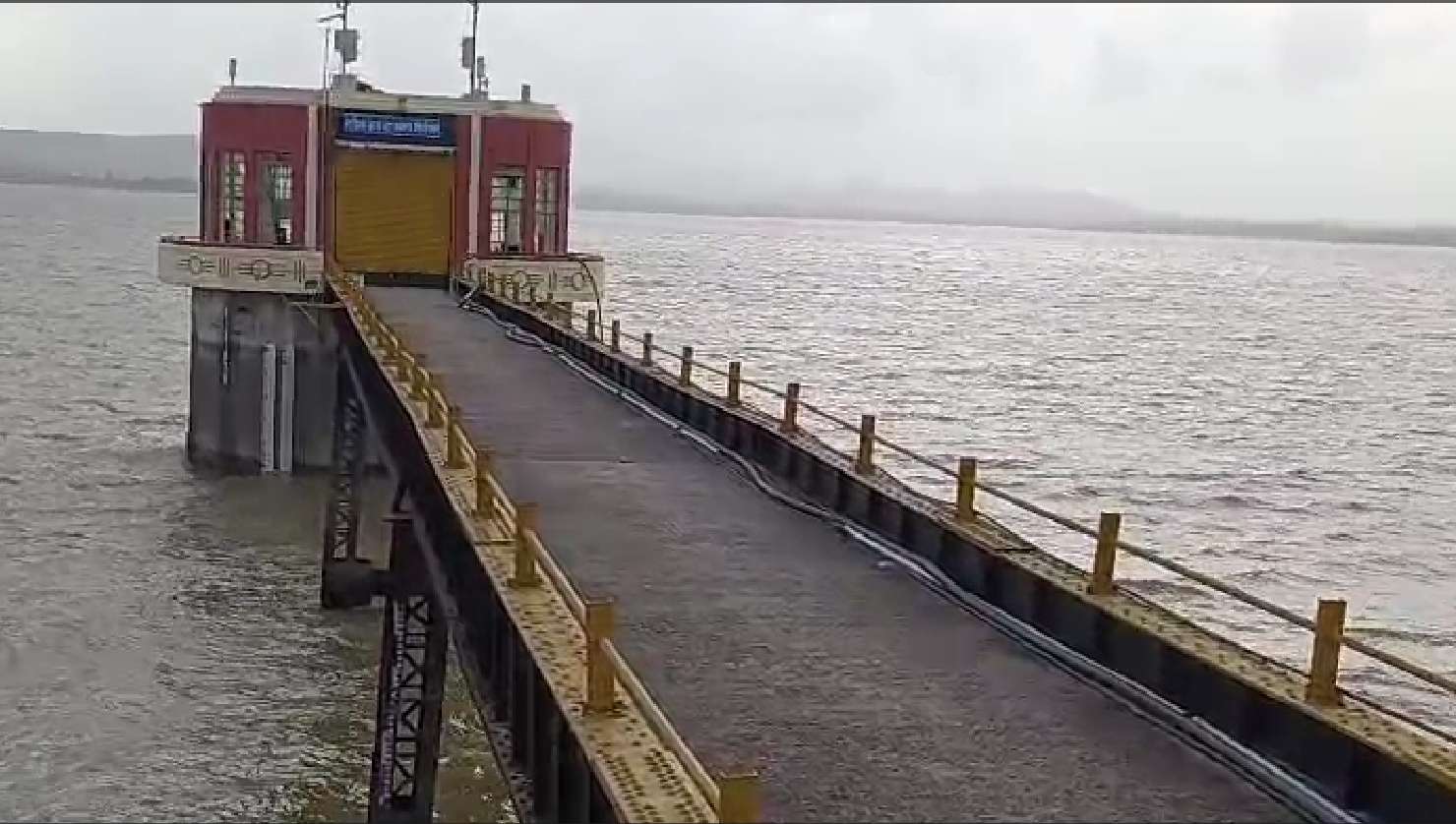 तीन दिवसांच्या मुसळधार पावसाने गंगापूर धरणाला दिलासा; पाणीसाठा 70 टक्क्यांवर