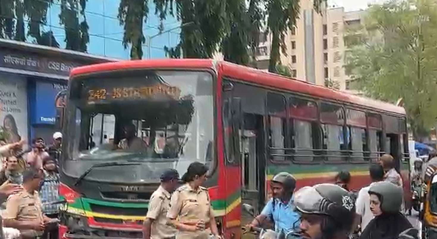 मुंबई अंधेरीत बेस्ट बसचा थरारक अपघात; ब्रेक फेल होऊन १४ वाहनांचा चुराडा, अनेक जखमी