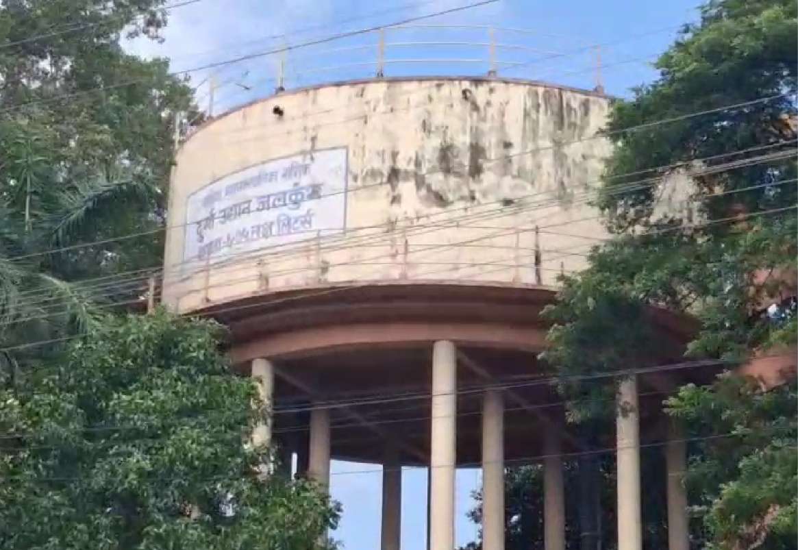 नाशिक रोडमध्ये पाणीटंचाईचा कहर; कमी दाबाने पाणीपुरवठा, टँकरवर नागरिकांची भिस्त | Apla Nashik
