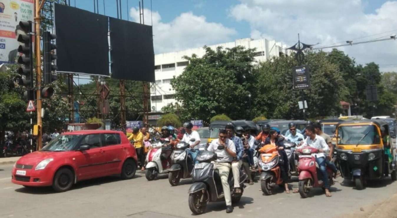नाशिकमध्ये सिग्नल यंत्रणा ठप्प! वीजपुरवठा खंडित, चौकाचौकांत वाहतूक कोंडी
