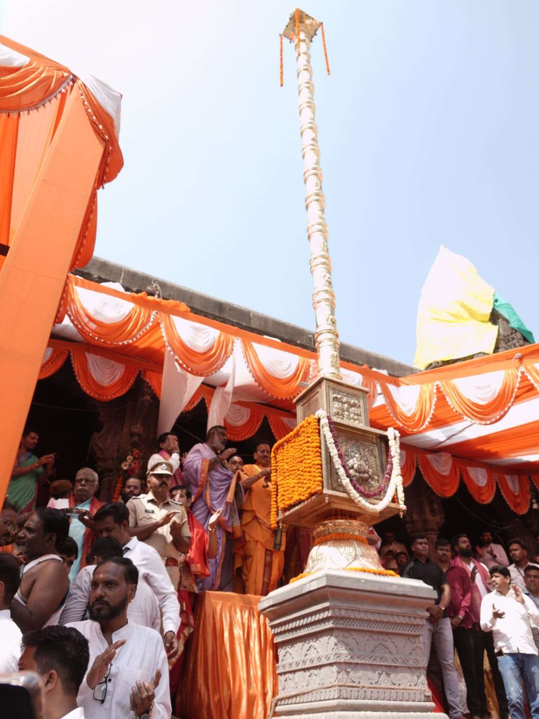 कुशावर्तावर दुमदुमले मंत्रोचार! त्र्यंबकेश्वरला ध्वजस्तंभ पूजन संपन्न; 'समुद्रमंथन' संकल्पनेने वेधले लक्ष