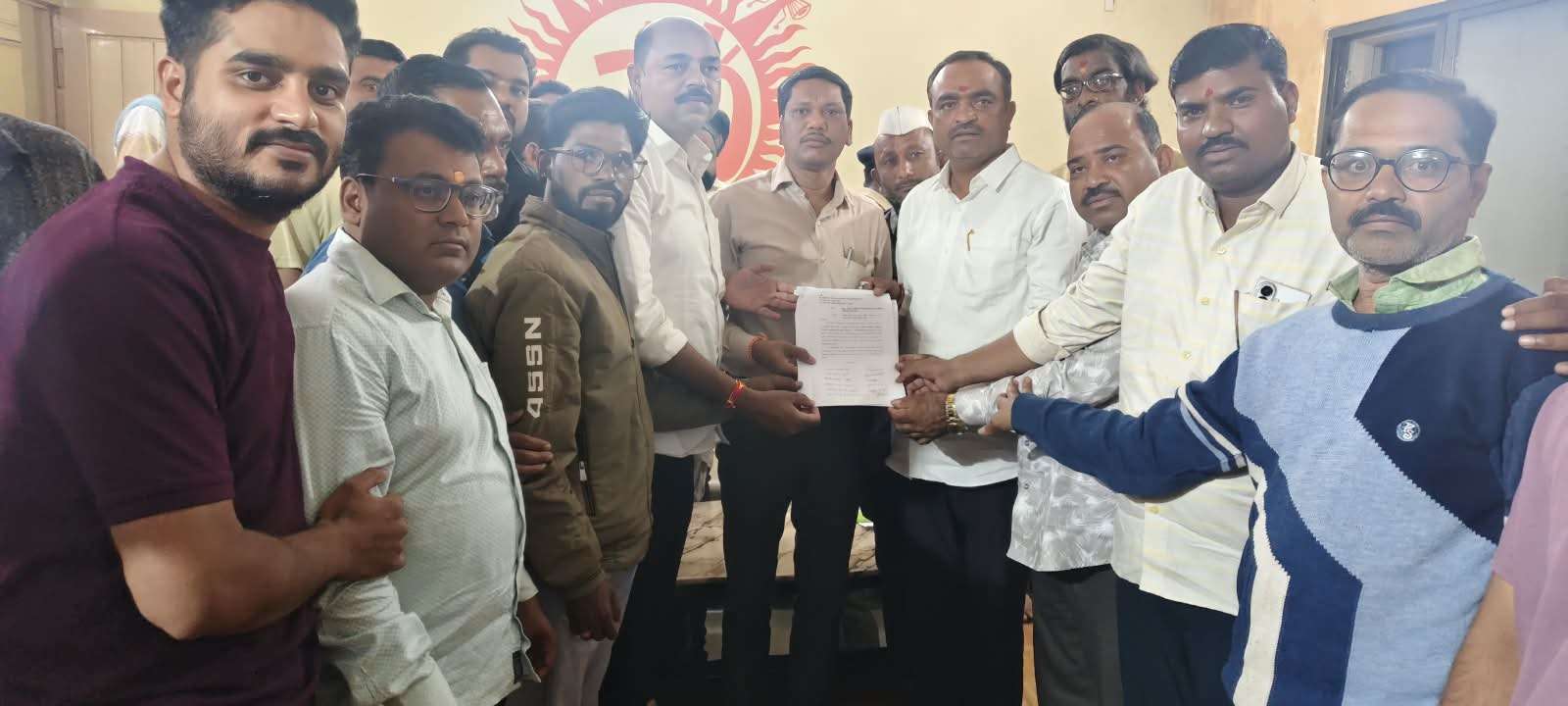 सप्तशृंगी गडावर प्रशासनाकडून सकारात्मक तोडगा: बॅरिकेटिंग हटवल्याने व्यापाऱ्यांचा रोजगार अन् भाविकांचा प्रवास सुकर!