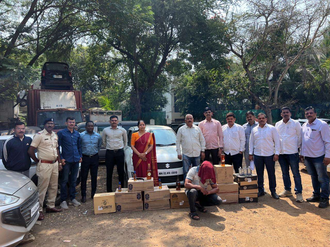 नाशिकमध्ये दमणच्या मद्याची बेकायदेशीर वाहतूक उघड; ५ लाख ९ हजार रुपयांच्या मुद्द्यामालासह संशयित गजाआड!