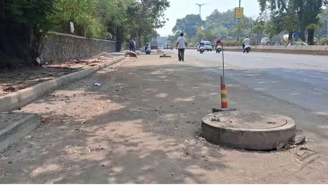 जेलरोडवर चेंबरची झाकणे बनली डोकेदुखी; अपघाताचा धोका वाढला