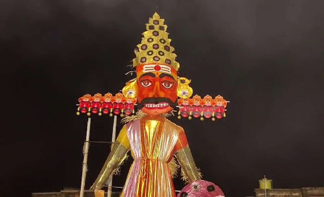 जामनेरमध्ये ५१ फुटी दुष्काळी रावणाचे दहन; गिरीश महाजनांकडून पाणी जपून वापरण्याचे आवाहन