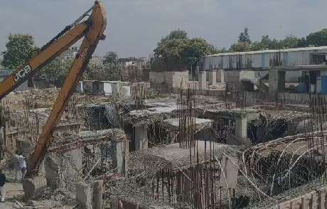 छत्रपती संभाजीनगरच्या चिकलठाण्यात इमारतीचा स्लॅब कोसळला; तीन मजुरांची सुटका